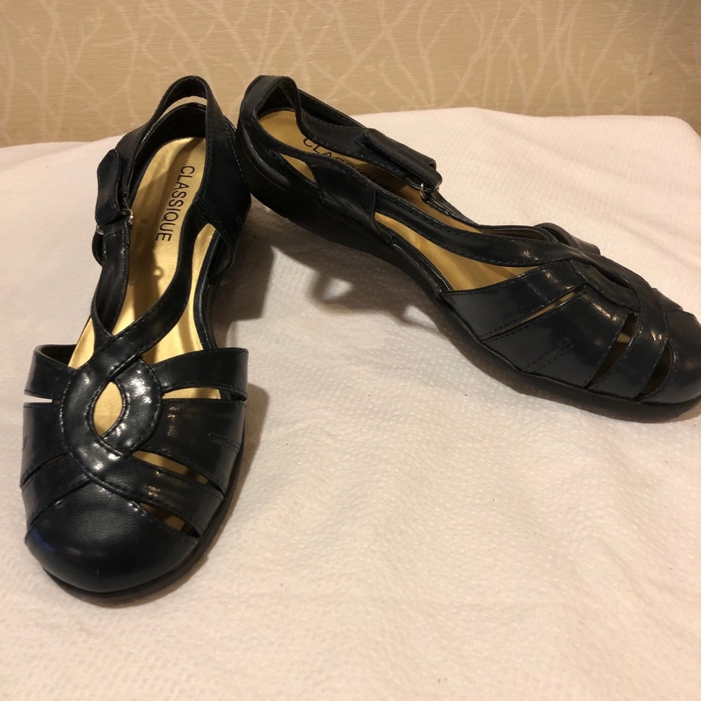 NWOB Classique Navy Blue Shoes